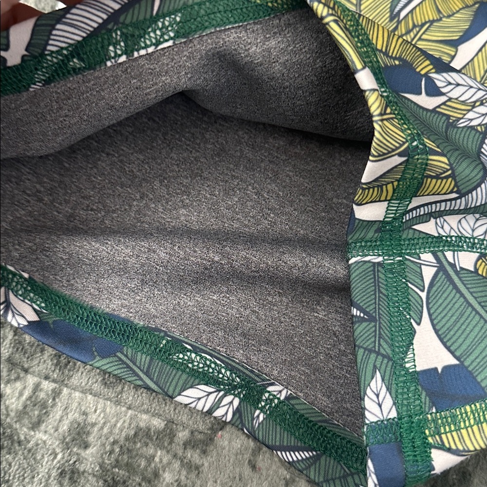 2Pood Green Leaf Print Women's Shorts - Picture 4 of 4